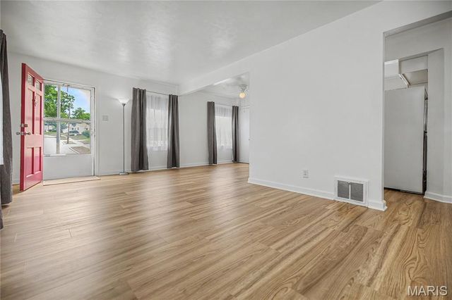 10725 Saint Lawrence Lane, St Ann, MO 63074