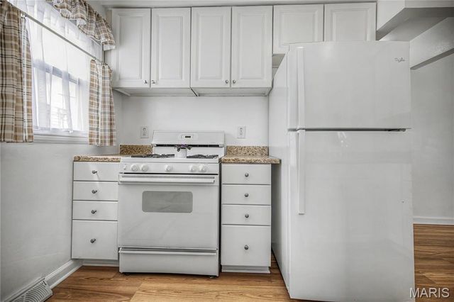 10725 Saint Lawrence Lane, St Ann, MO 63074