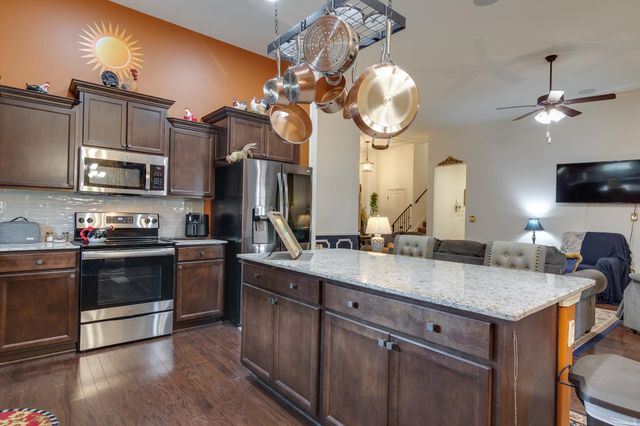 135 CHESNUT RIDGE DR, Oakland, TN 38060