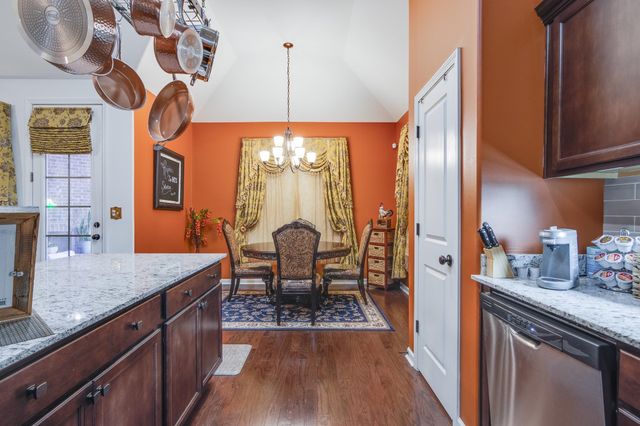 135 CHESNUT RIDGE DR, Oakland, TN 38060