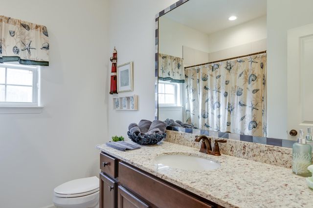 135 CHESNUT RIDGE DR, Oakland, TN 38060