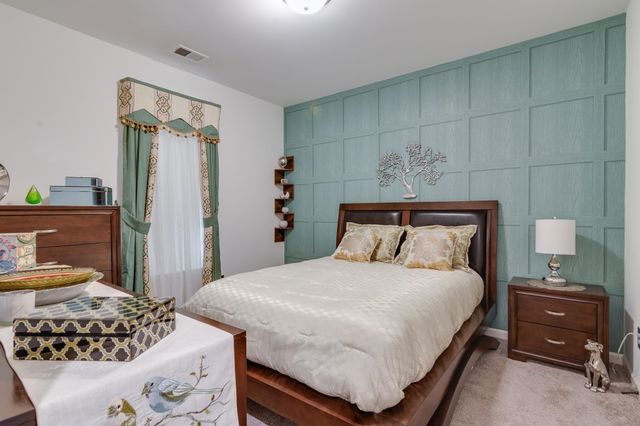 135 CHESNUT RIDGE DR, Oakland, TN 38060