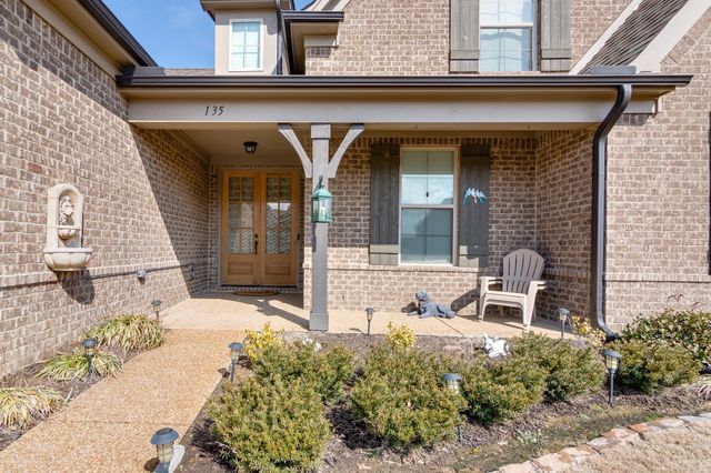 135 CHESNUT RIDGE DR, Oakland, TN 38060