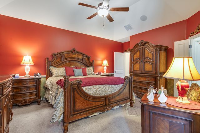 135 CHESNUT RIDGE DR, Oakland, TN 38060