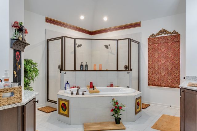 135 CHESNUT RIDGE DR, Oakland, TN 38060