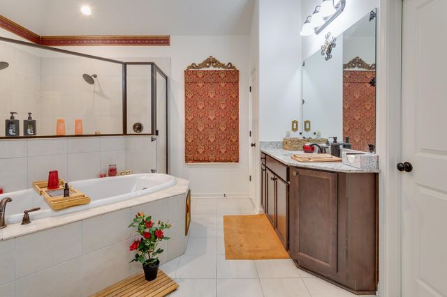 135 CHESNUT RIDGE DR, Oakland, TN 38060