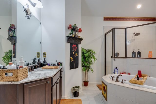 135 CHESNUT RIDGE DR, Oakland, TN 38060