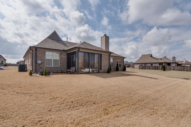 135 CHESNUT RIDGE DR, Oakland, TN 38060