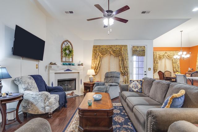 135 CHESNUT RIDGE DR, Oakland, TN 38060