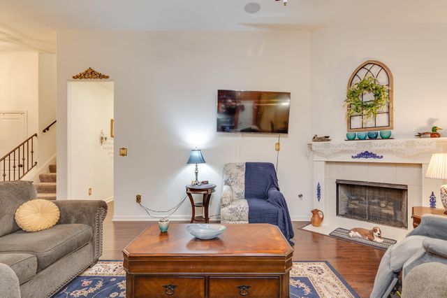 135 CHESNUT RIDGE DR, Oakland, TN 38060