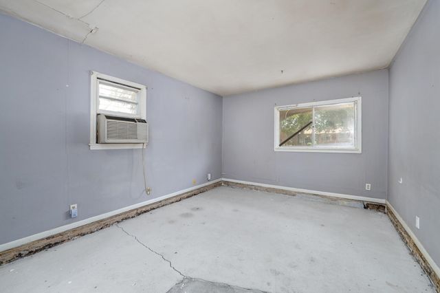 1037 Inverness Dr, Wichita, KS 67218