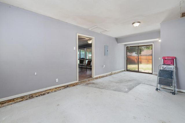 1037 Inverness Dr, Wichita, KS 67218