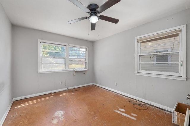 1037 Inverness Dr, Wichita, KS 67218