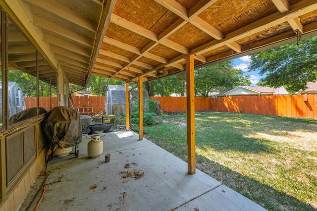 1037 Inverness Dr, Wichita, KS 67218