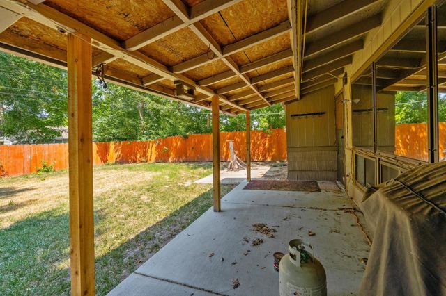 1037 Inverness Dr, Wichita, KS 67218