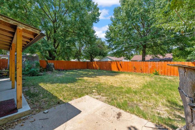 1037 Inverness Dr, Wichita, KS 67218