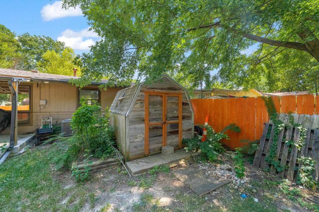 1037 Inverness Dr, Wichita, KS 67218