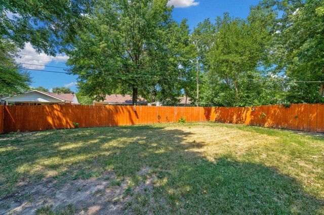 1037 Inverness Dr, Wichita, KS 67218