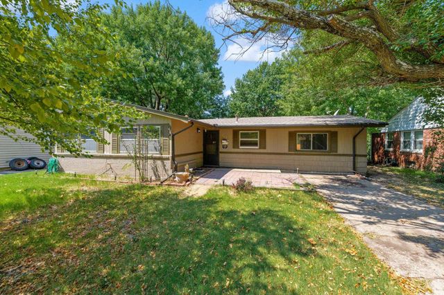 1037 Inverness Dr, Wichita, KS 67218