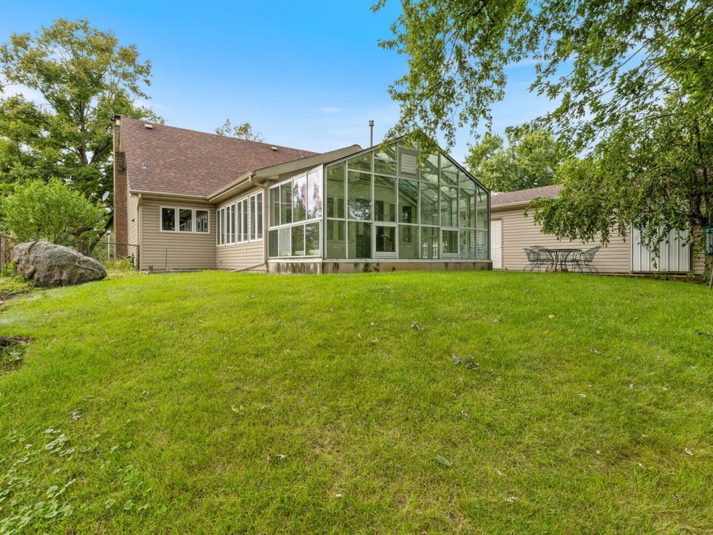 1937 Nottingham Lane, Wheaton, IL 60189 — photo 4