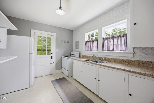 1001 S 9th Street, Lillington, NC 27546