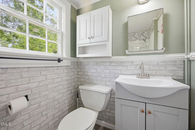 1001 S 9th Street, Lillington, NC 27546