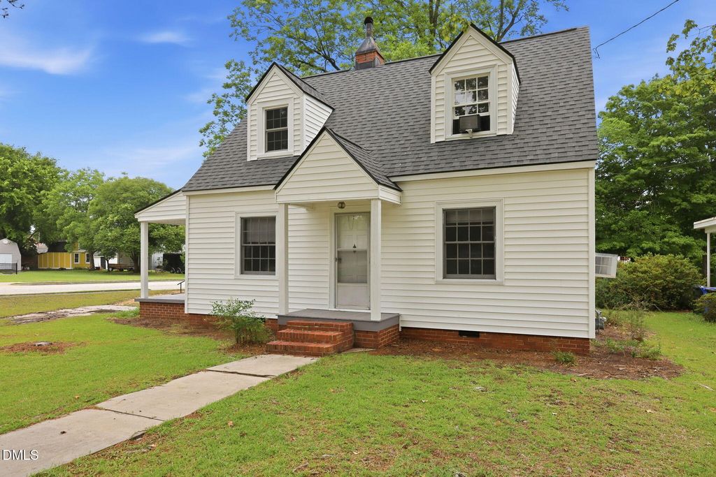 1001 S 9th Street, Lillington, NC 27546