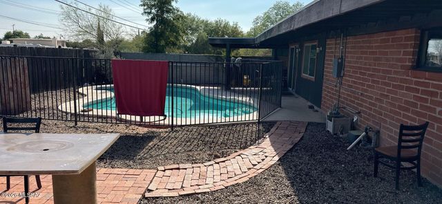 8040 E Eli Street, Tucson, AZ 85710