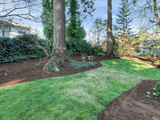 19955 Nw NESTUCCA Dr, Portland, OR 97229