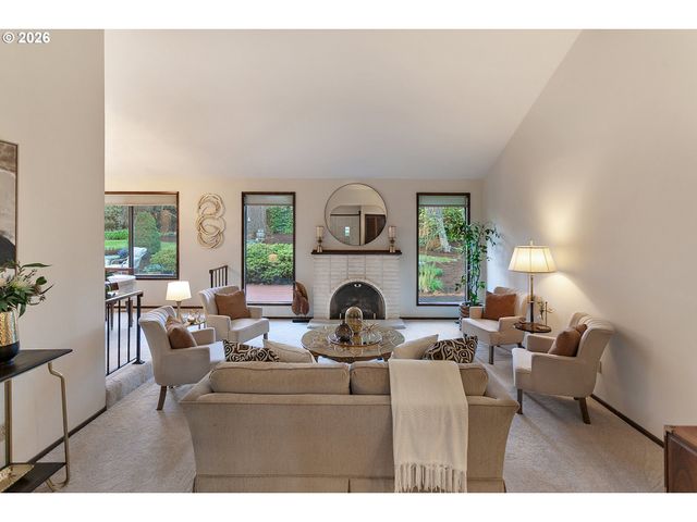 19955 Nw NESTUCCA Dr, Portland, OR 97229