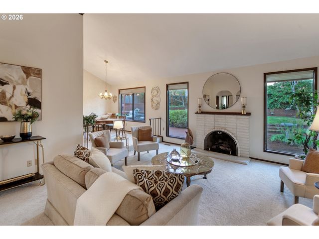 19955 Nw NESTUCCA Dr, Portland, OR 97229