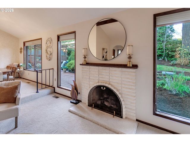 19955 Nw NESTUCCA Dr, Portland, OR 97229