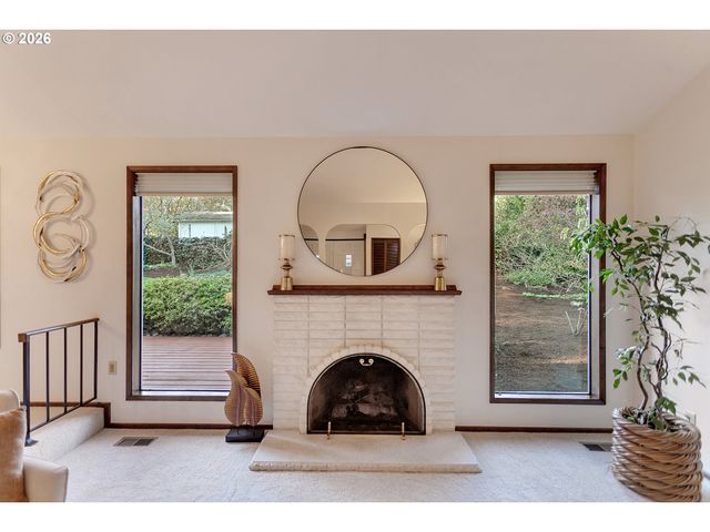 19955 Nw NESTUCCA Dr, Portland, OR 97229