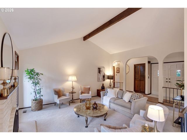 19955 Nw NESTUCCA Dr, Portland, OR 97229