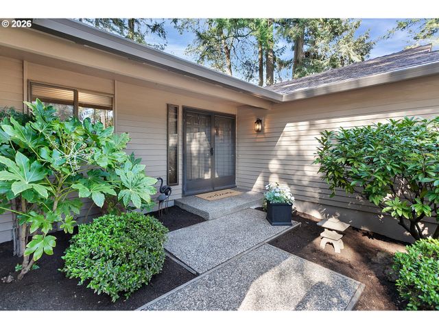 19955 Nw NESTUCCA Dr, Portland, OR 97229