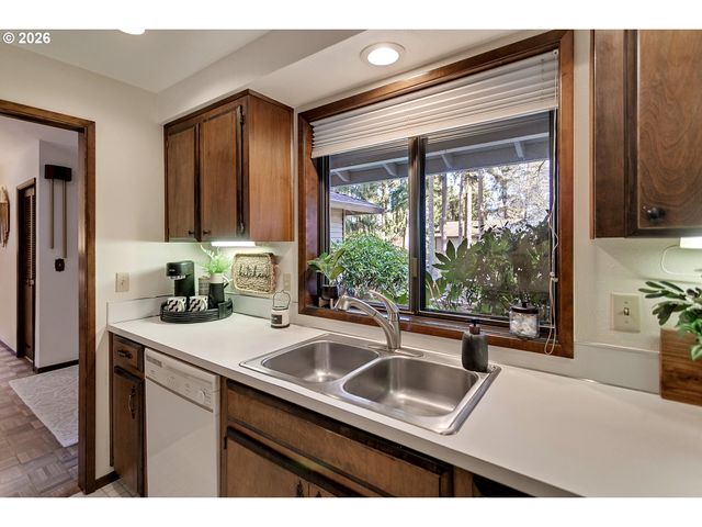 19955 Nw NESTUCCA Dr, Portland, OR 97229