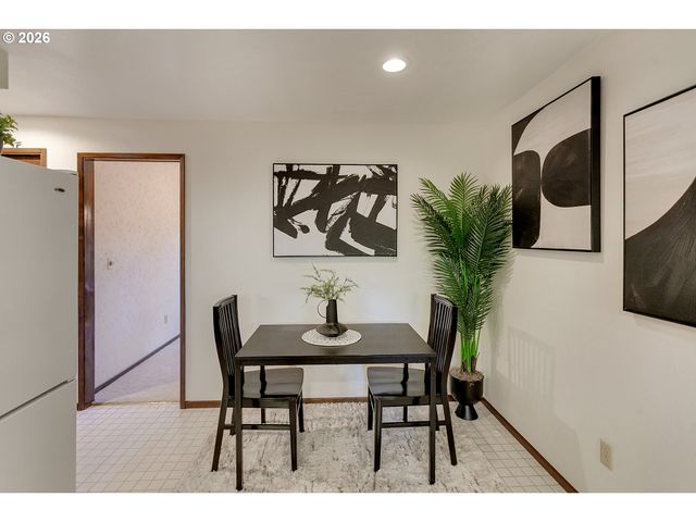 19955 Nw NESTUCCA Dr, Portland, OR 97229