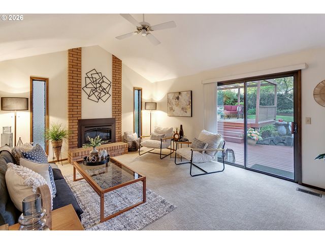 19955 Nw NESTUCCA Dr, Portland, OR 97229