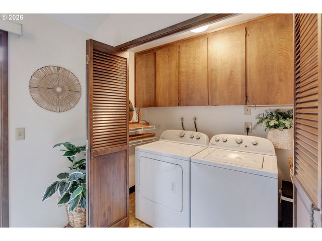 19955 Nw NESTUCCA Dr, Portland, OR 97229