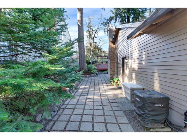 19955 Nw NESTUCCA Dr, Portland, OR 97229