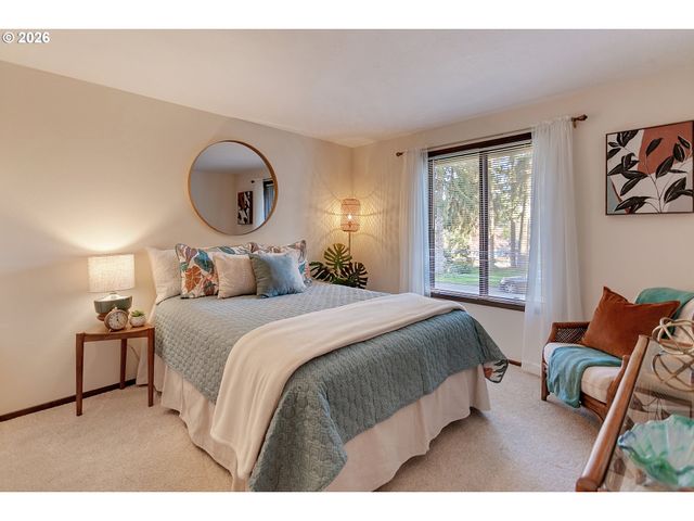 19955 Nw NESTUCCA Dr, Portland, OR 97229