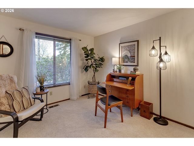 19955 Nw NESTUCCA Dr, Portland, OR 97229