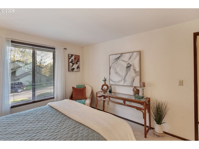 19955 Nw NESTUCCA Dr, Portland, OR 97229