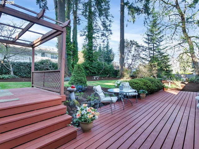 19955 Nw NESTUCCA Dr, Portland, OR 97229