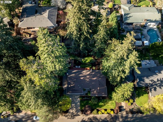 19955 Nw NESTUCCA Dr, Portland, OR 97229