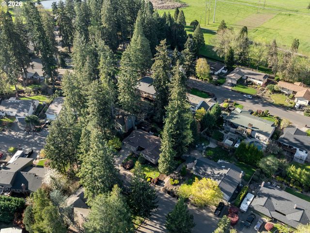 19955 Nw NESTUCCA Dr, Portland, OR 97229