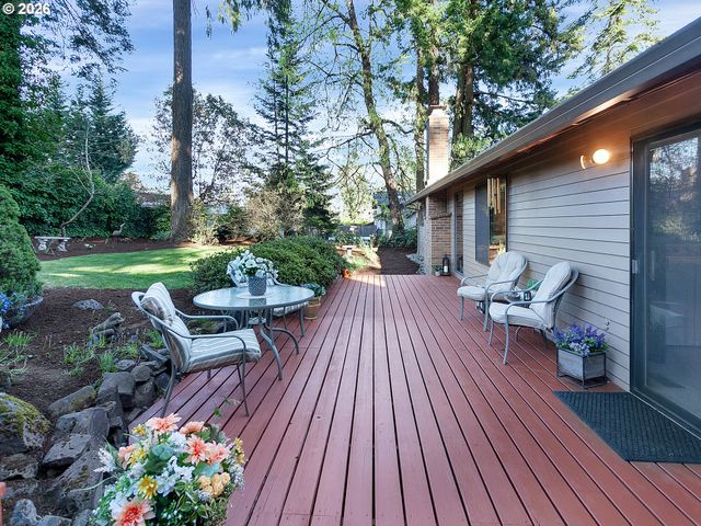 19955 Nw NESTUCCA Dr, Portland, OR 97229