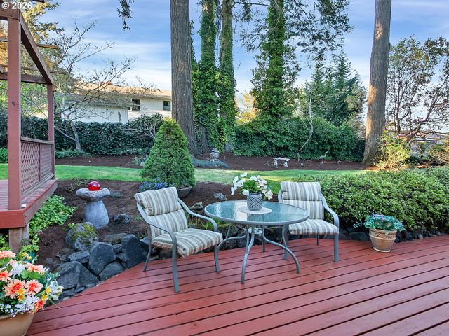 19955 Nw NESTUCCA Dr, Portland, OR 97229