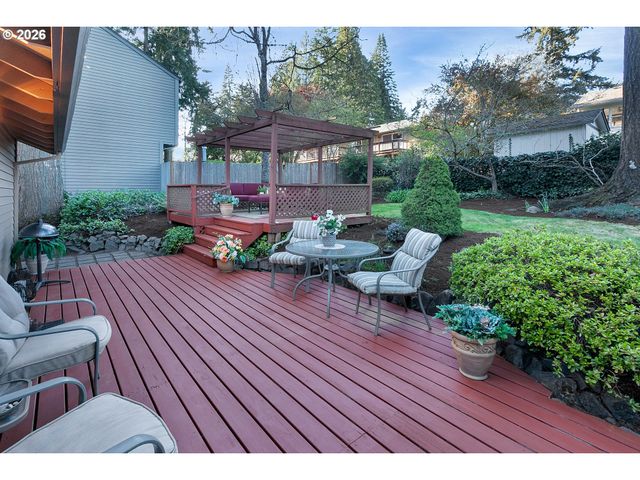 19955 Nw NESTUCCA Dr, Portland, OR 97229