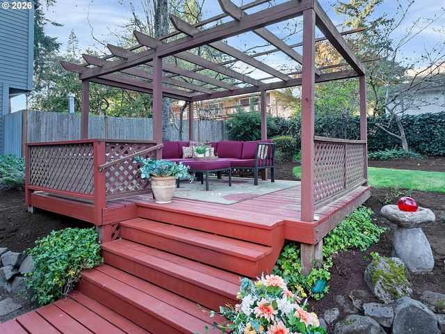 19955 Nw NESTUCCA Dr, Portland, OR 97229